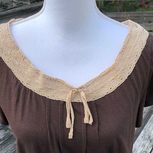 Super cute Tommy Hilfiger brown tee w lace collar